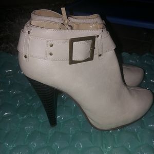 BRANDNEW CREAM ANKLE MICHAEL ANTONIO BOOTIES